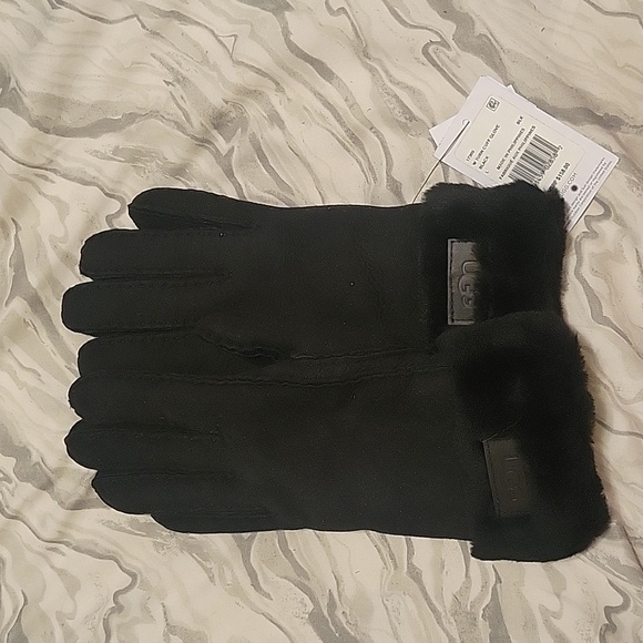 NWT Uggs Black Sherling suede gloves, size large